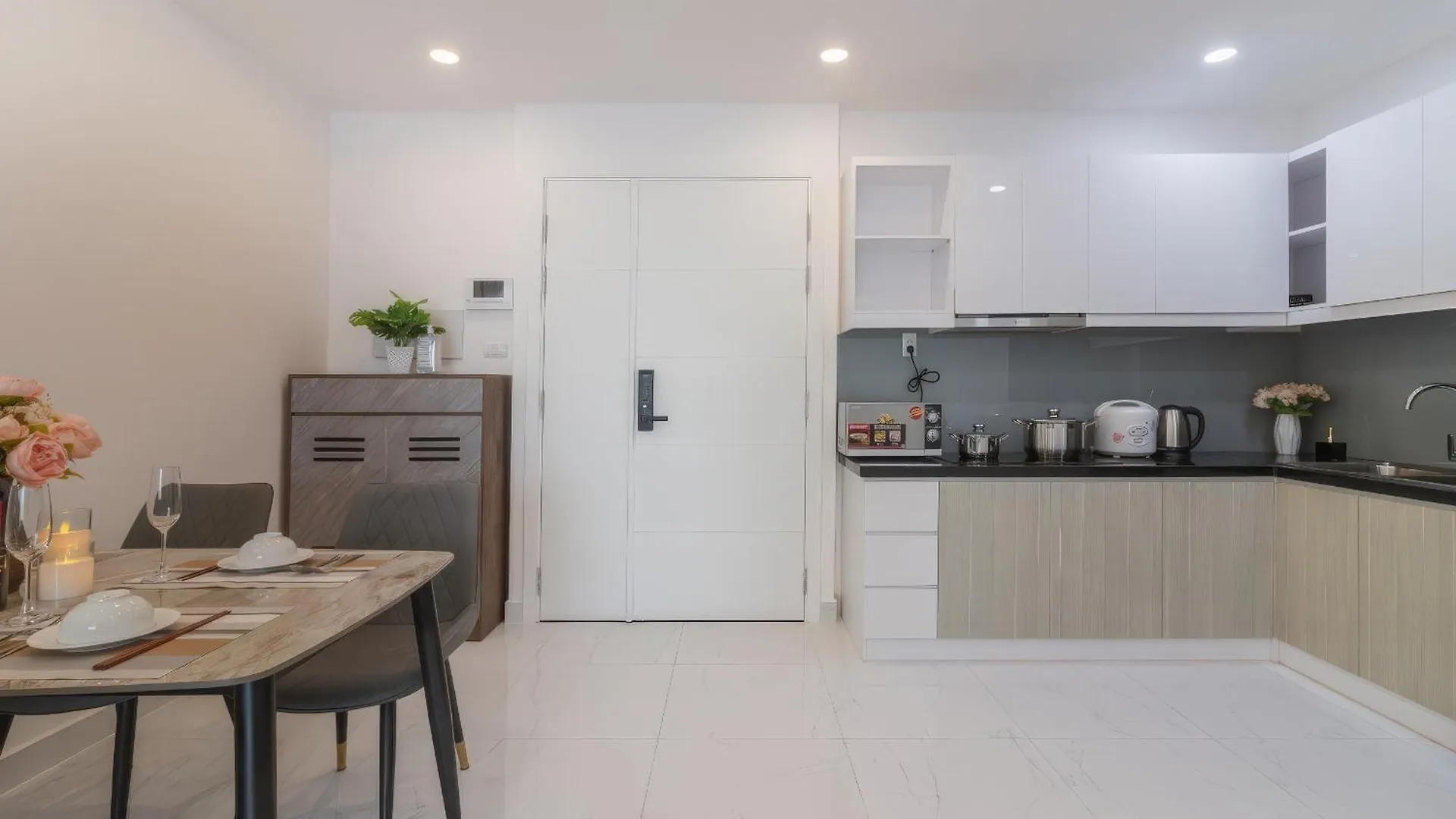 Terra Royal Apartment D3 - 1 2 Bedroom At City Center 胡志明市 0*,  越南