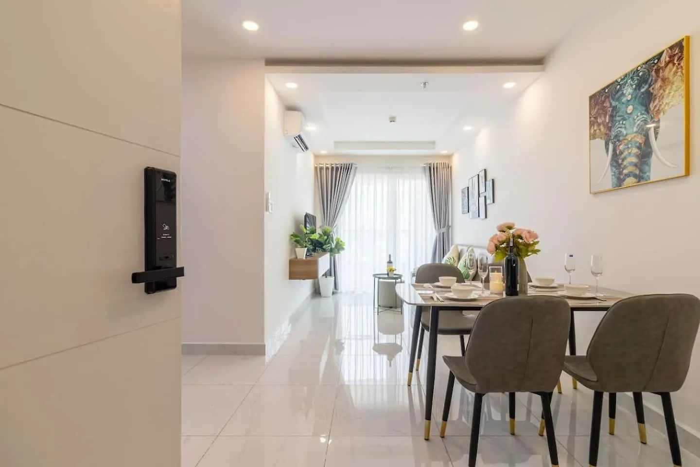 Terra Royal Apartment D3 - 1 2 Bedroom At City Center Ho Chi Minh Wietnam